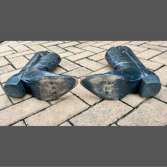 Boots - Circle G Women's Western Cross
Scroll Embroidered - Snip Toe - Black  10 - Picture 10 of 13